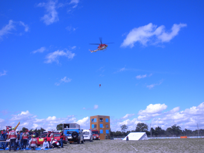 県防災ヘリ、警察ヘリ、自衛隊ヘリによる救出訓練